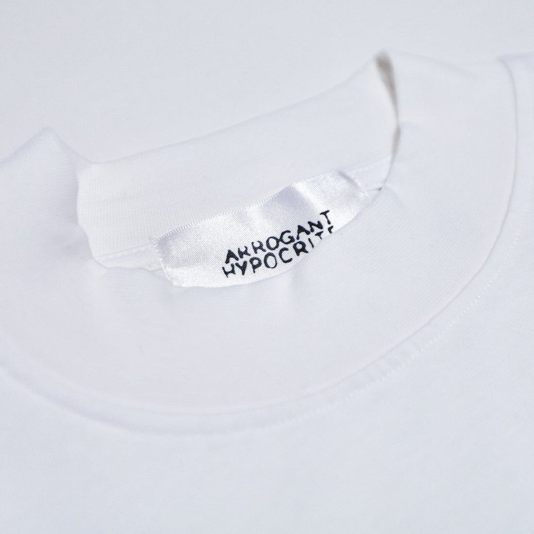 C*NT MOCK-NECK TEE [WHITE]