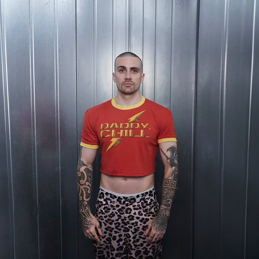 'DADDY CHILL' CROPPED TEE [RED]