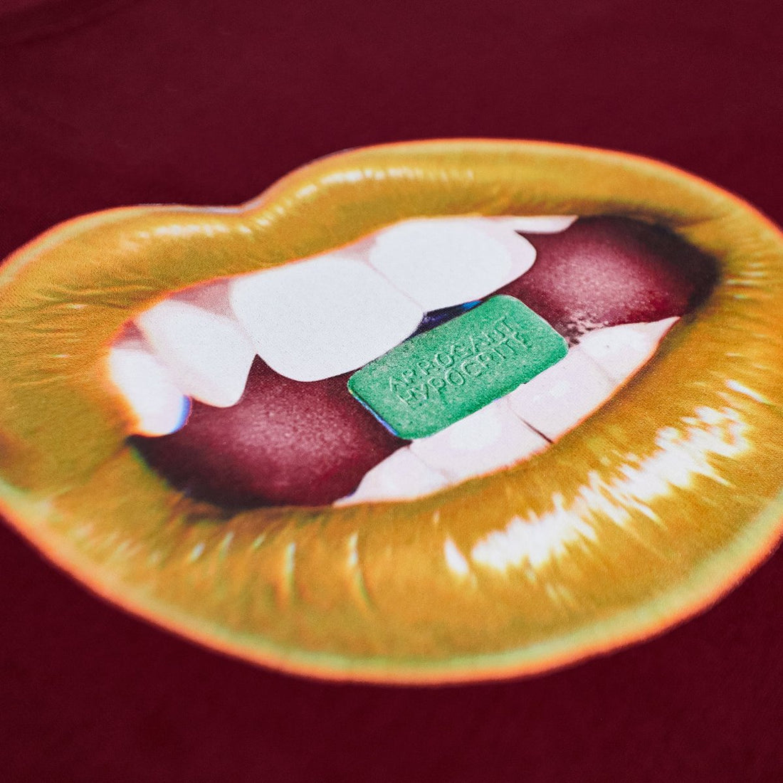 'THE PILL' REGULAR-FIT TEE [BURGANDY]