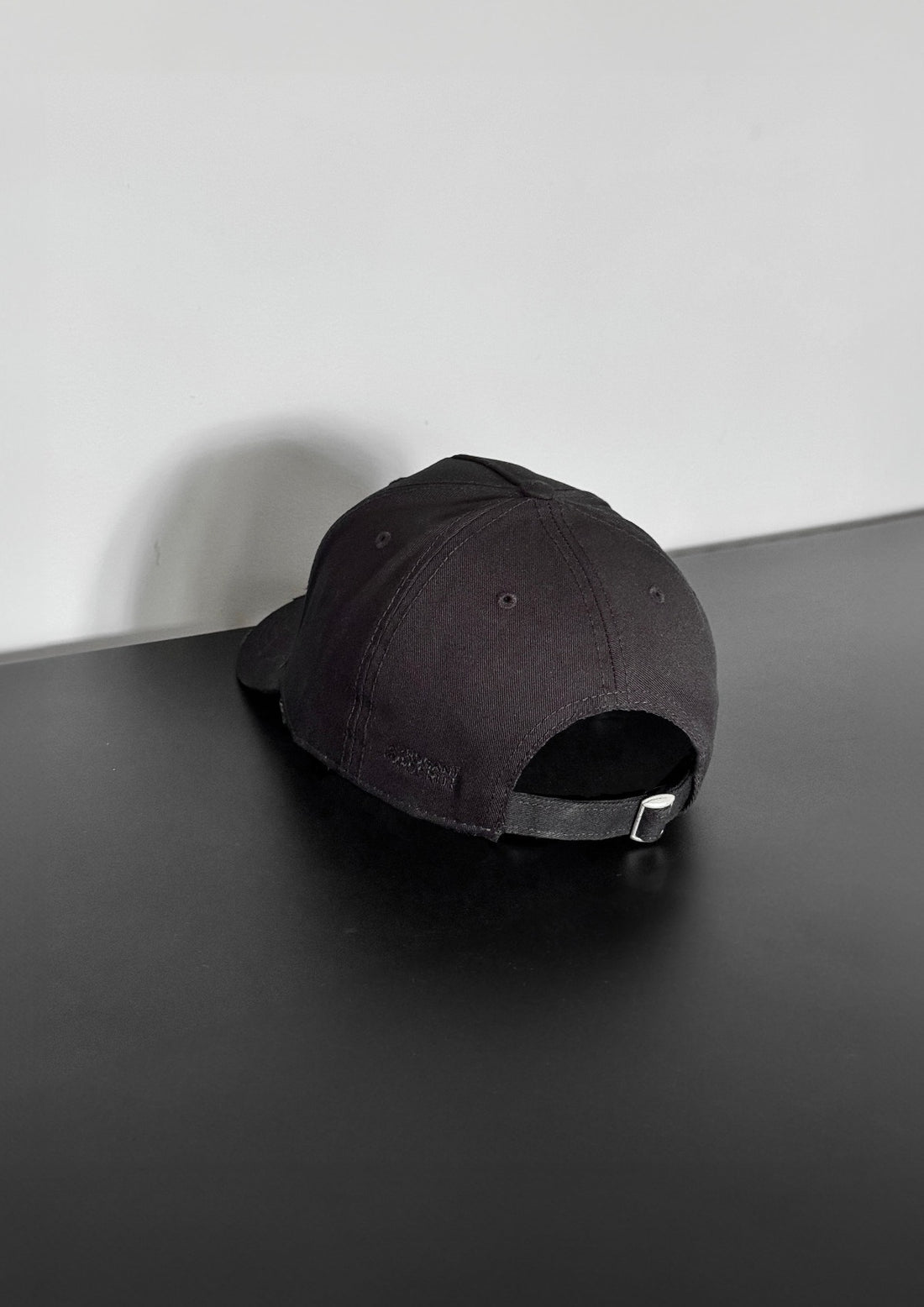 WARPED LOGO CAP [BLACK]